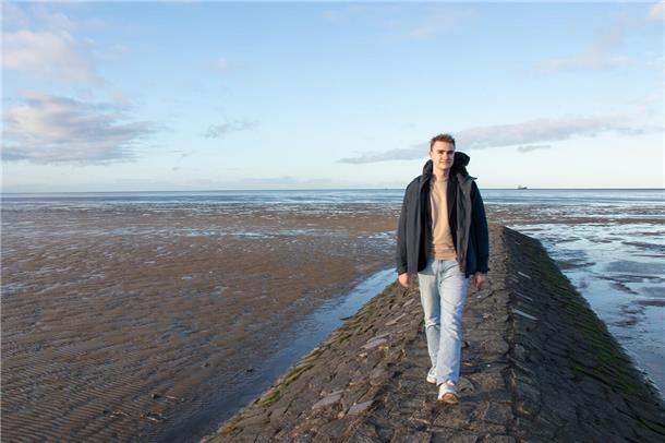 Christopher Jesse ist ein Küstenmensch: „Das Wattenmeer ist eines der schützenswertesten Ökosysteme, die wir haben“, sagt der gebürtige Cuxhavener, der für Bündnis 90/Die Grünen in den Bundestag möchte.
