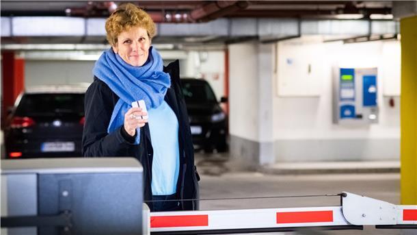 So parken Kunden in der Bremerhavener City City-Managerin Claudia Bitti in der Theatergarage: Hier parken Kundinnen und Kunden gerne. Das Ambiente ist freundlich, die Innenstadt ist direkt vor der Tür.