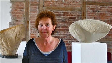 Claudia Krentz zeigt ihre Skulpturen. Sie plant im Sommer eine Ausstellung.