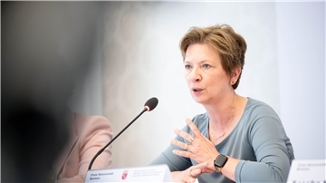 Dr. Claudia Schilling