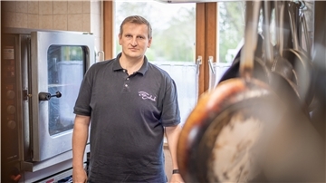 Wie kann die Gastronomie der nächsten Welle trotzen? Claus Seebeck betreibt in Flögeln einen familiengeführten Landgasthof.