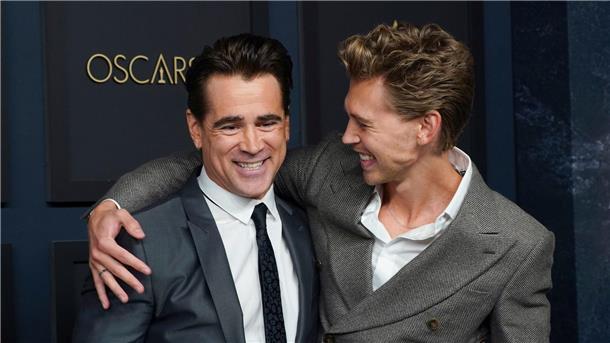 Colin Farrell (l) und Austin Butler verbreiten gute Laune auf dem roten Teppich.