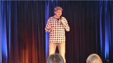 Comedian Stefan Danziger unterhielt die Gäste mit seinem Programm vortrefflich.