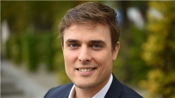 Constantin Schreiber gibt es wirklich. Beteuert der „Tagesschau“-Sprecher.