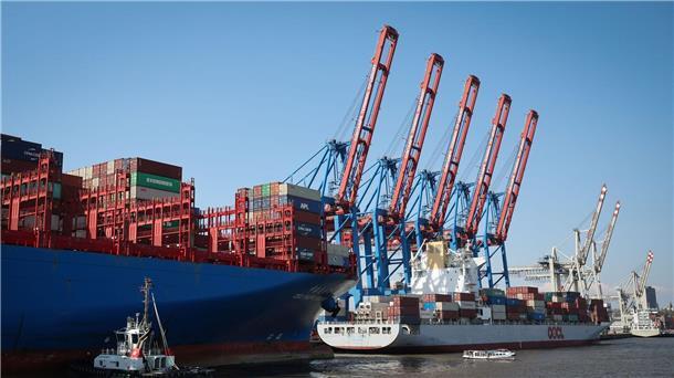 Containerschiffe am Terminal Tollerort der Hamburger Hafen: „Die schwächelnde Weltkonjunktur nagt merklich an den deutschen Exporten.“