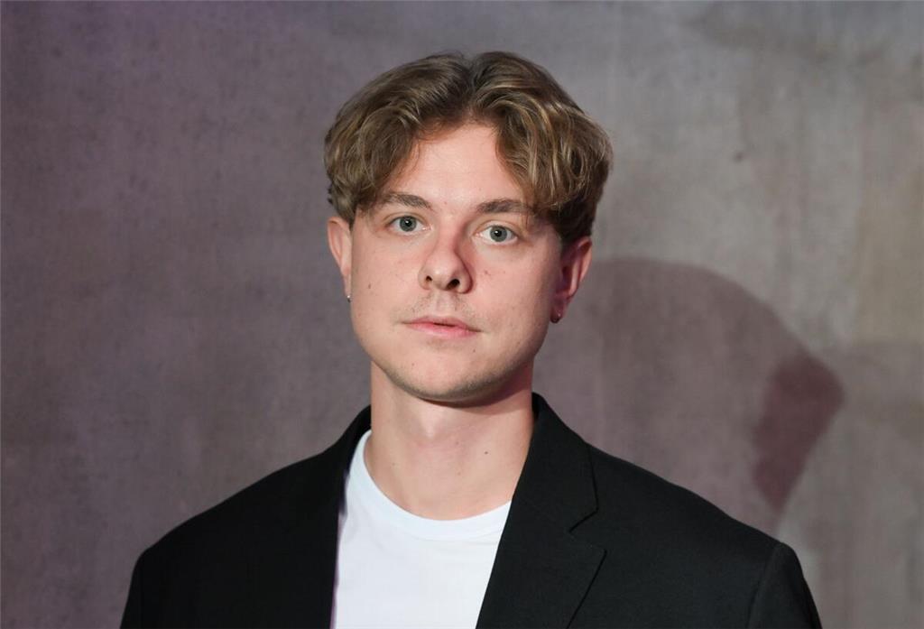 Wenn Geheimnisse viral gehen: die ARD-Serie „Schattenseite“ Content Creator Jonas Ems greift im Netz gesellschaftsrelevante Themen auf.