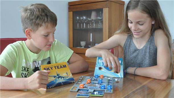 Cooles Zwei-Personen-Spiel: Bei „Sky Team“ müssen die Spieler ein Flugzeug sicher zur Landung bringen.