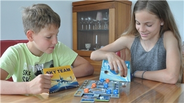 Cooles Zwei-Personen-Spiel: Bei „Sky Team“ müssen die Spieler ein Flugzeug sicher zur Landung bringen.
