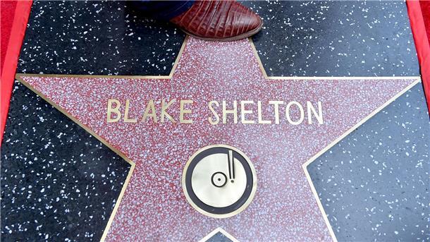 Country-Sänger Blake Sheltons Stern ist die 2755. Plakette auf dem berühmten Bürgersteig im Herzen von Hollywood.