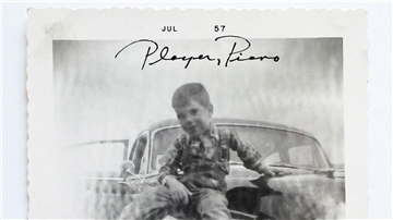 Cover des Albums „Player, Piano“ von Daniel Lanois: Der Studiozauberer gibt sich ganz intim.