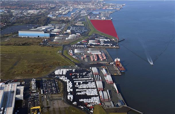 Cuxhaven könnte der Offshore-Hafen Deutschlands werden. Dafür braucht es aber die Liegeplätze 5-7 (rote Fläche). Die Finanzierung dafür steht noch nicht. Die Kreis-CDU sieht das Land Niedersachsen in der Pflicht.