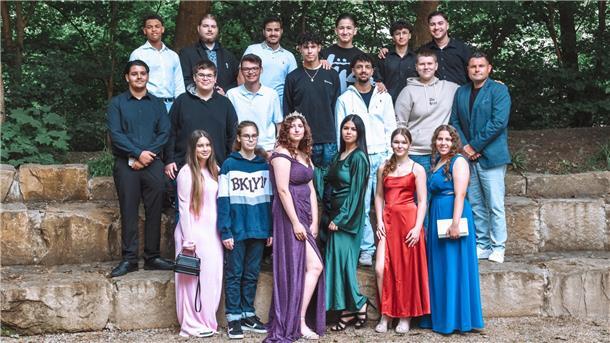 CVO Oberschule Bremerhaven, Klasse 10b unten (rechts nach links): Ashley Söhl, ...