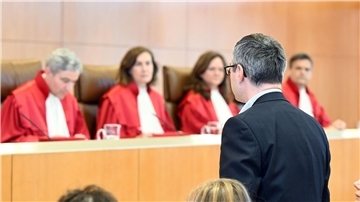 Bundesregierung stärkt Rechte leiblicher Väter Da das Bundesverfassungsgericht eine Änderung gefordert hat, gibt es einen gewissen Zeitdruck. (Archivfoto)