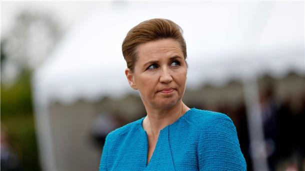 Was zum Angriff auf Dänemarks Regierungschefin bekannt ist Dänemarks Ministerpräsidentin Mette Frederiksen wurde Opfer eines Angriffs.