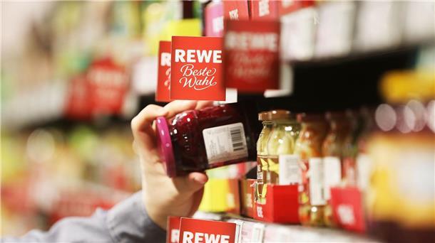 Rewe: Hersteller fordern Preisanhebungen in Milliardenhöhe Damit der Griff ins Supermarktregal nicht noch teurer wird, spricht sich die Rewe Group gegen Preisanhebungen aus.