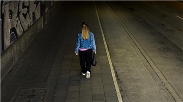 Damit Frauen auf dem Heimweg zum Beispiel nach einer Feier keine Angst haben müssen, fordert die FDP-Bürgerschaftsfraktion jetzt eine besondere, lokale Begleit-App. 