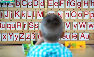 Damit möglichst viele Sellstedter Kinder auch einen Kita-Platz in ihrem Dorf bekommen, muss die Integrationsgruppe nach Wehdel umziehen. Eltern und Erzieher kritisieren das. Burgi/dpa