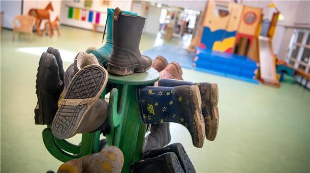 Damit pädagogische Fachkräfte in Kitas arbeiten können, werden deren Kinder bei der Vergabe von Kita-Plätzen in der Stadt Bremen künftig bevorzugt. (Archivbild)