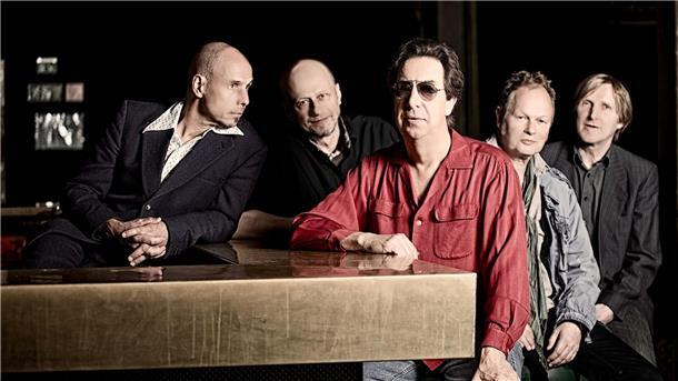 Daniel Cordes (l-r), Burghard Rausch,  Michael Hoenig, Gustl Lütjens und Lutz „Lüül“ Graf-Ulbrich von der Band Agitation Free haben ein neues Album.