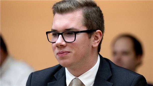 AfD-Landesparteitag: Halemba soll sein Mandat niederlegen Daniel Halemba gilt als Rechtsaußen in der bayerischen AfD.