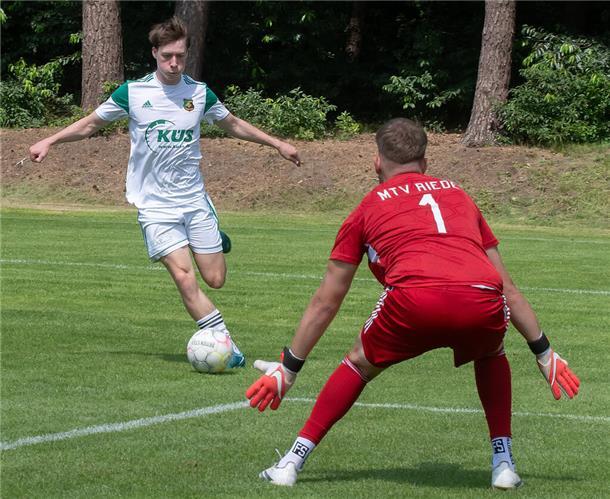 Heeslingen II ist weiterhin im Rennen um den Bezirkspokal Daniel Holsten erzielte kurz vor Schluss den alles entscheidenden Treffer zum 3:1 für Heeslingen.