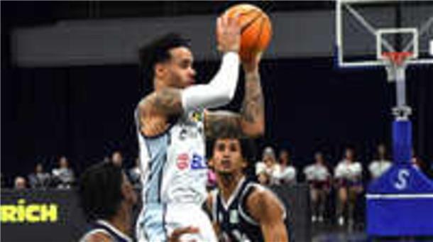 Eisbären haben nur eine kurze Pause über Weihnachten Daniel Norl (Mitte) war einer der Schlüsselspieler beim Sieg der Eisbären Bremerhaven bei den Uni Baskets Münster.