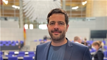 Daniel Schneider berichtet über die ersten Wochen im Bundestag.