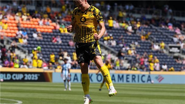 „Verdient“: BVB als Gruppenerster im Achtelfinale Daniel Svensson bejubelt seinen Treffer