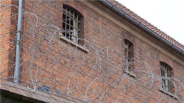 Haftbedingungen für Ex-RAF-Terroristin Klette gelockert Daniela Klette sitzt in Untersuchungshaft im Frauengefängnis Vechta in Niedersachsen.