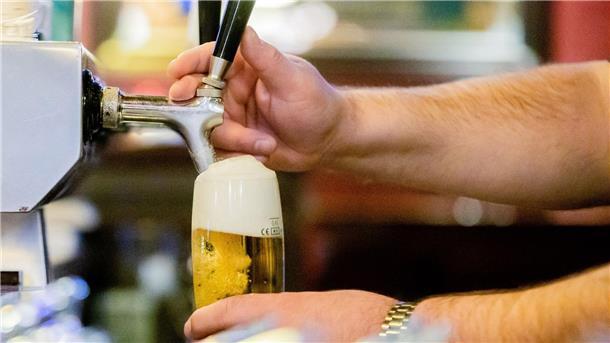 Umsatz im Gastgewerbe gestiegen Dank Preiserhöhungen: Die Betriebe verbuchten im Vergleich zum April 2023 nominal ein Plus von 0,8 Prozent.