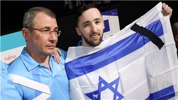 Turn-WM ohne Israel: IOC „bedauert Situation zutiefst“ Darf wohl nicht zur WM nach Indonesien: Artem Dolgopyat (r).(Archivbild)