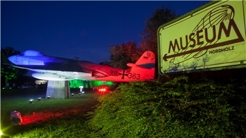 Das Aeronauticum in Nordholz – hier bei der 1. Wurster Lichterwoche im Oktober 2019 – hat allen Grund zum Strahlen: Zum ersten Mal können die Museumsakteure ohne finanzielle Sorgen in die Zukunft schauen.