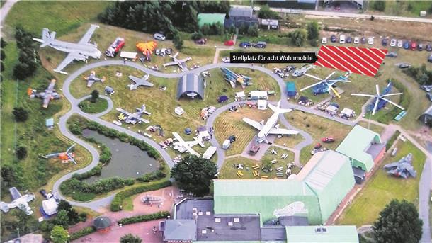 Das Aeronauticum in Nordholz ist eine heiße Adresse für alle Wohnmobil-Liebhaber. Hier kann man inmitten von 20 historischen Flugobjekten campen.