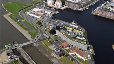 Beim AWI in Bremerhaven sind die Fische umgezogen Das Alfred-Wegener-Institut an der Doppelschleuse. Im Hintergrund beim Kran ist die aktuelle Baustelle zu sehen.