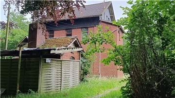 Das alte Bahnwärterhaus in Geestenseth wird im Jugendprojekt der Theatergruppe Das Letzte Kleinod zu neuem Leben erweckt. 