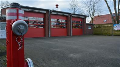 Das alte Feuerwehrhaus an der Bismarckstraße in Schiffdorf ist zu klein, deswegen wird es ein neues geben.