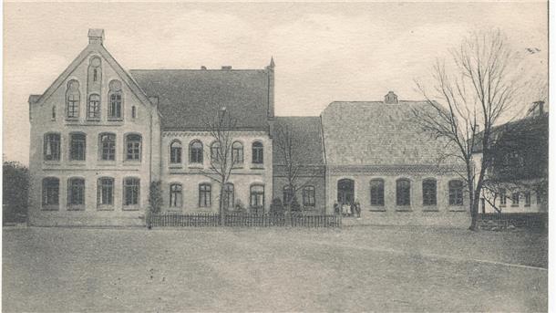 Aue-Mehde Grundschule lädt zum 375-jährigen Jubiläum Das alte Schulhaus der heutigen Aue-Mehde-Grundschule