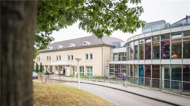 Das Ameos-Klinikum Seepark Geestland in Debstedt. Auch hier soll die falsche Ärztin gearbeitet haben.