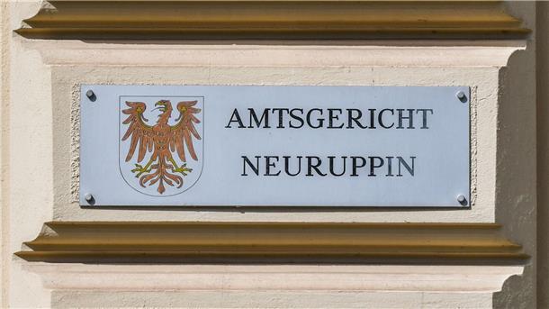 Das Amtsgericht Neuruppin hat einen Haftbefehl gegen einen 16-Jährigen wegen des Verdachts der Planung eines gemeinschaftlichen Terroranschlags erlassen.