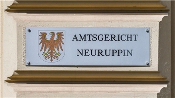 Das Amtsgericht Neuruppin hat einen Haftbefehl gegen einen 16-Jährigen wegen des Verdachts der Planung eines gemeinschaftlichen Terroranschlags erlassen.