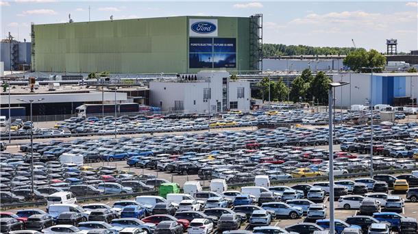 Ford-Belegschaft macht Weg frei für Sparkurs Das Angebot an Ford-Neuwagen auf dem Gelände des Kölner Werks ist groß, die Nachfrage aber hat noch Luft nach oben.
