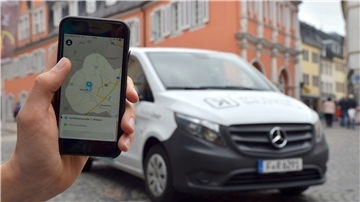 Das Anrufsammeltaxi fährt nach Fahrplan, kommt aber nur auf Anruf. Dieses System läuft bereits in einigen deutschen Kommunen. Mitte nächsten Jahres soll es das auch in der Mitte des Landkreises Rotenburg geben.