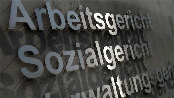 Das Arbeitsgericht in Dresden hat einer Klägerin hat in einer Klage über unbezahlte Freistellung während der Pandemie entschieden.