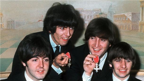 Vor 60 Jahren erschien das erste Beatles-Album Das Archivbild aus 1965 zeigt die vier „Pilzköpfe“ der britischen Popgruppe „The Beatles“.