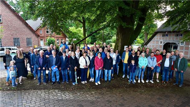 Gerichtsstreit um Haaßeler Deponie: Ein Ende nicht in Sicht Das Aufgeben steht nicht auf der Agenda der Bürger:innen und der Bürger-Initiative (BI) in Haaßel bei Selsingen. Dieses Engagement sorgt seit mittlerweile 14 Jahren mit dafu¨r, dass die von der Firma Kriete Kaltrecycling beantragte Deponie der Klasse 1 bei Haaßel bislang nicht realisiert werden konnte.
