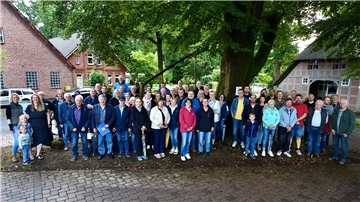 Das Aufgeben steht nicht auf der Agenda der Bürger:innen und der Bürger-Initiative (BI) in Haaßel bei Selsingen. Dieses Engagement sorgt seit mittlerweile 14 Jahren mit dafu¨r, dass die von der Firma Kriete Kaltrecycling beantragte Deponie der Klasse 1 bei Haaßel bislang nicht realisiert werden konnte.
