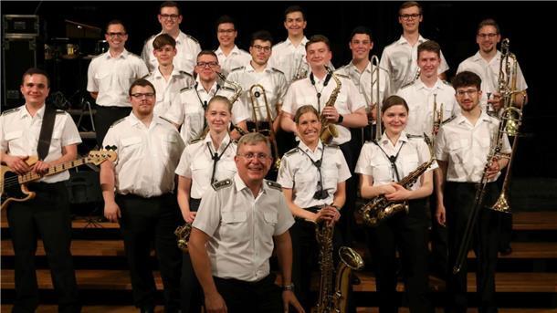 Benefizkonzert des Ausbildungsmusikkorps der Bundeswehr in Zeven Das Ausbildungsmusikkorps der Bundeswehr aus Zeven.
