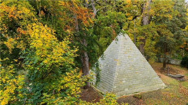 Das Bauwerk wurde 1839 in Auftrag gegeben.