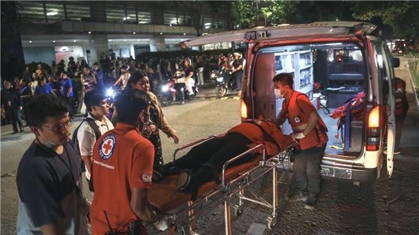 Heftiges Erdbeben auf den Philippinen: mindestens 69 Tote Das Beben hatte eine Stärke von 6,9.