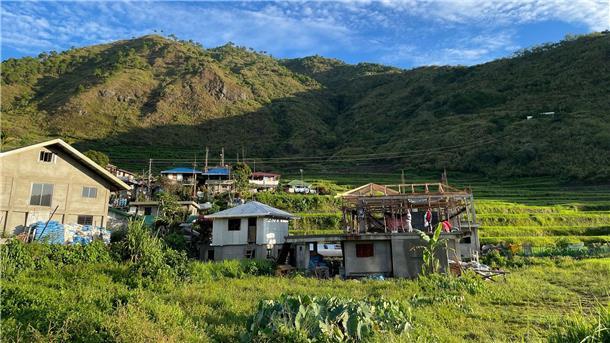 Das Berg- und Heimatdorf von Maria Oggay auf den Philippinen. Dort kommen mittlerweile viele Touristinnen und Tourstinen hin - für ein Tattoo.